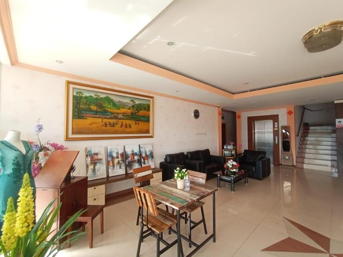 קוטה לומבוק Oyo 90473 Gowin Hotel מראה חיצוני תמונה